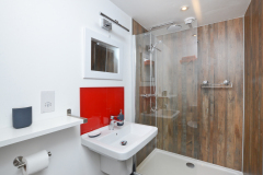 Gulval Farm Cottages - The Flower Box - The Master Bedroom En-Suite